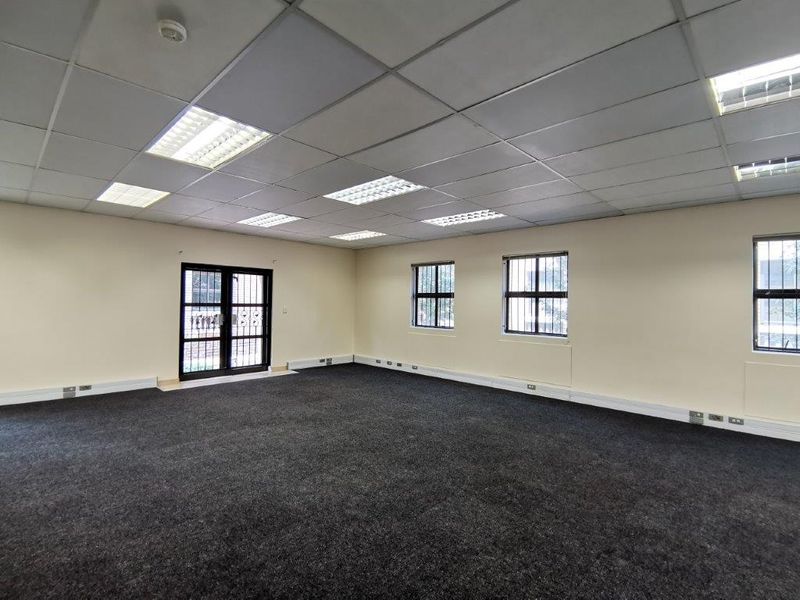 125m2 Office in Highveld - all included! - Photo 8