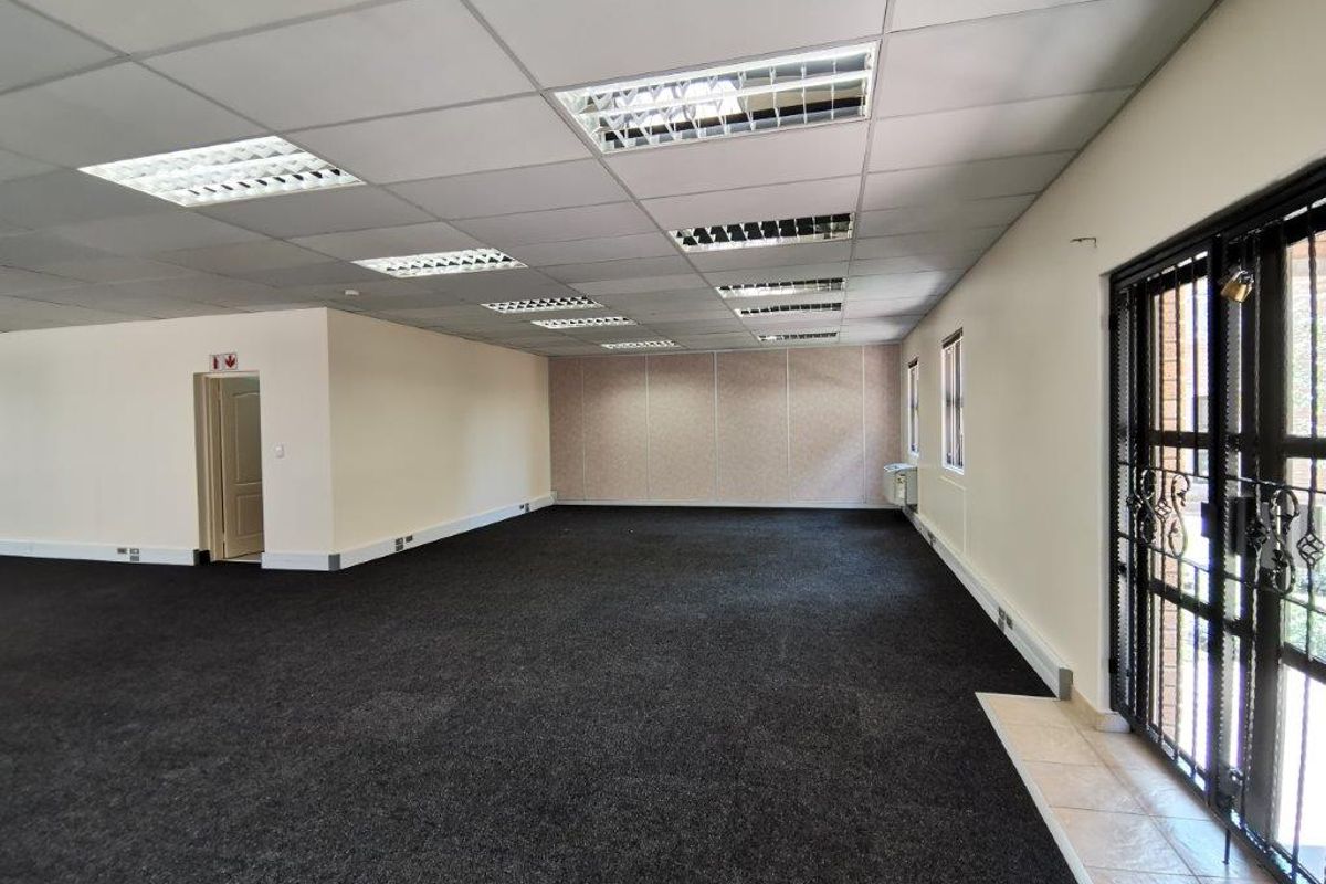 125m2 Office in Highveld - all included! - Photo 5