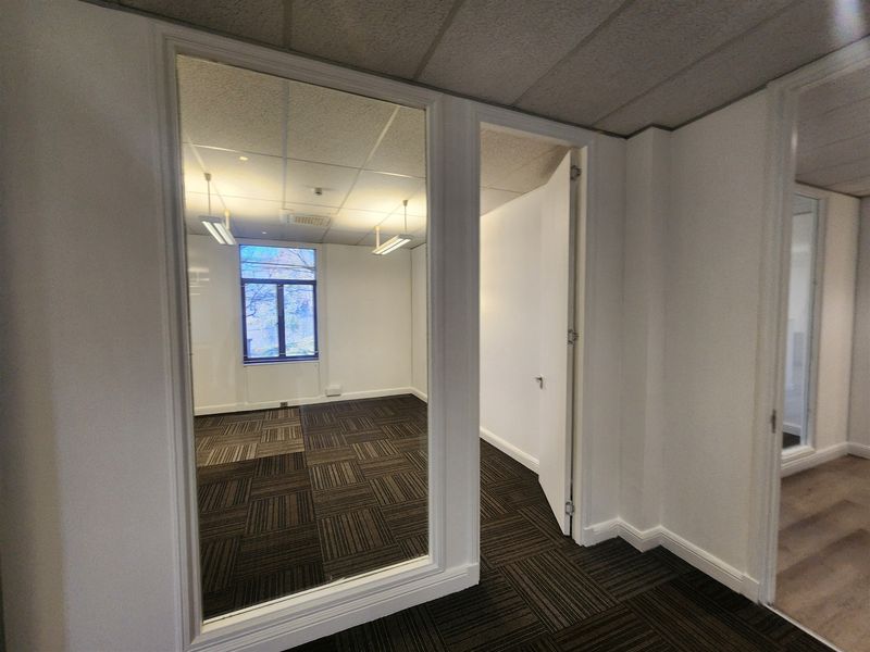 404,31sqm Office space to let in Strathavon, Sandton - Photo 9