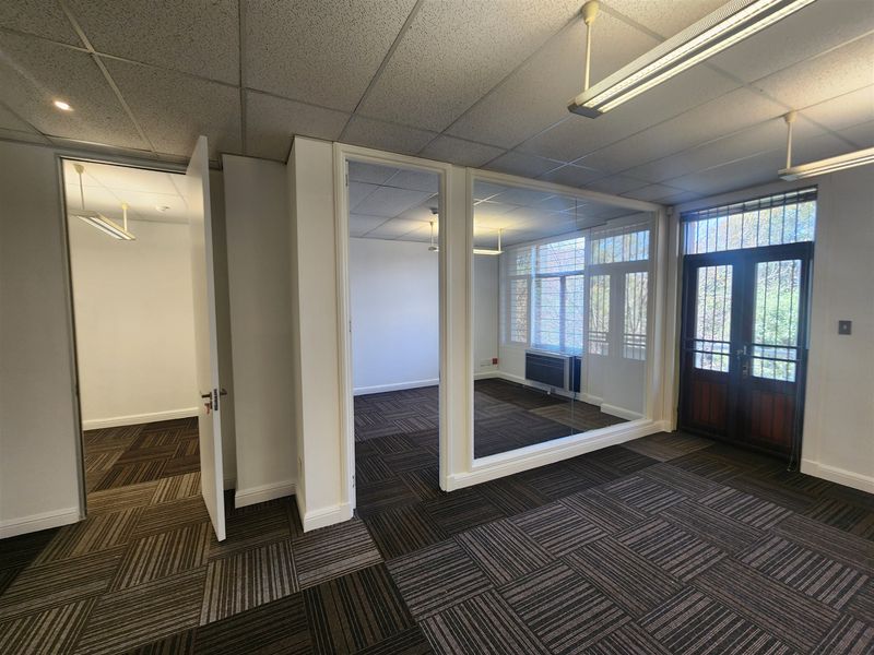 404,31sqm Office space to let in Strathavon, Sandton - Photo 7