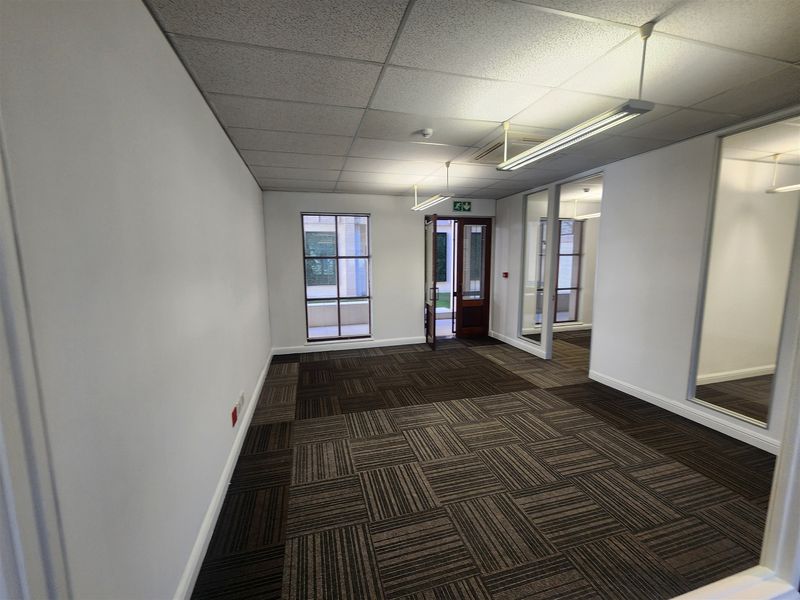 404,31sqm Office space to let in Strathavon, Sandton - Photo 6