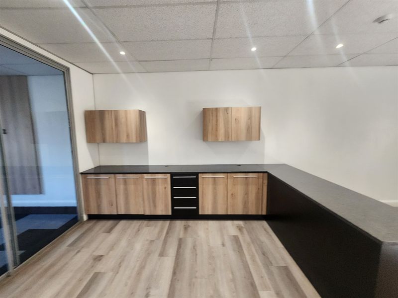 404,31sqm Office space to let in Strathavon, Sandton - Photo 4