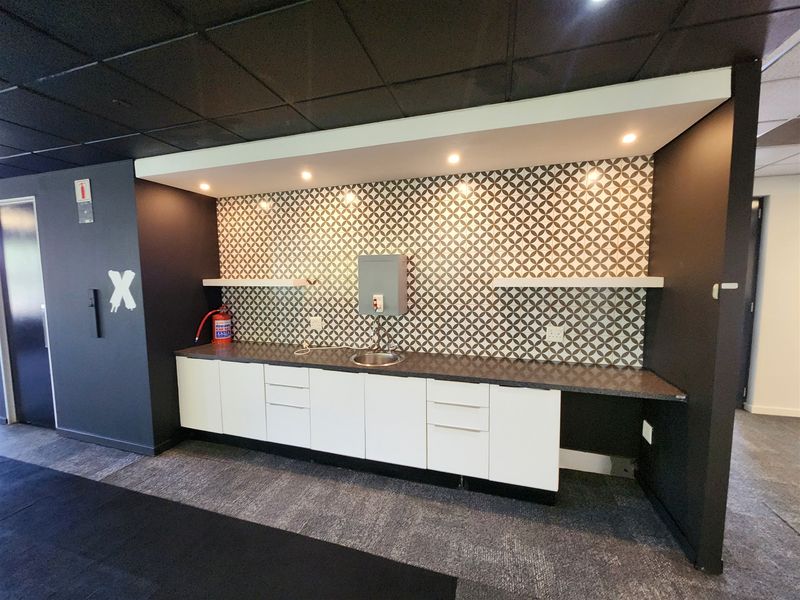9250.76sqm Offices to let in Sandton - Photo 6