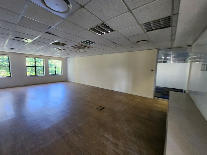 9250.76sqm Offices to let in Sandton - Photo 10