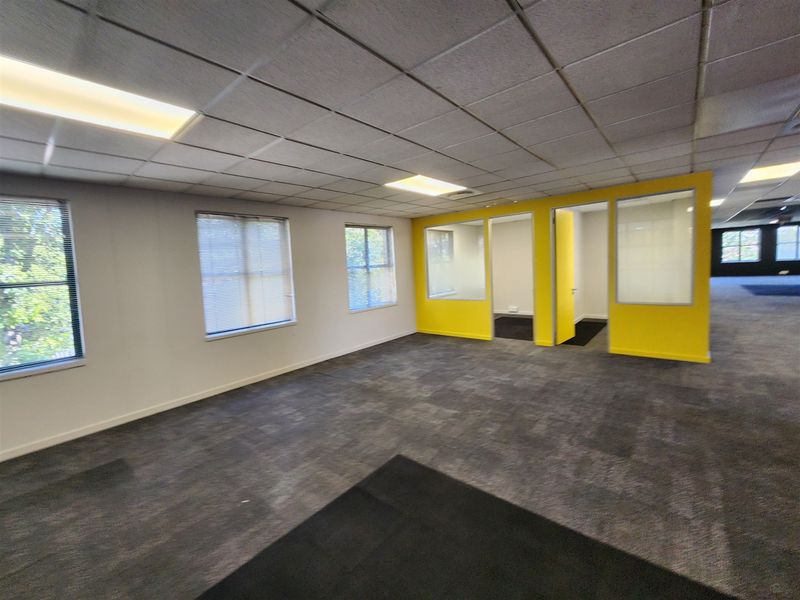 9250.76sqm Offices to let in Sandton - Photo 5