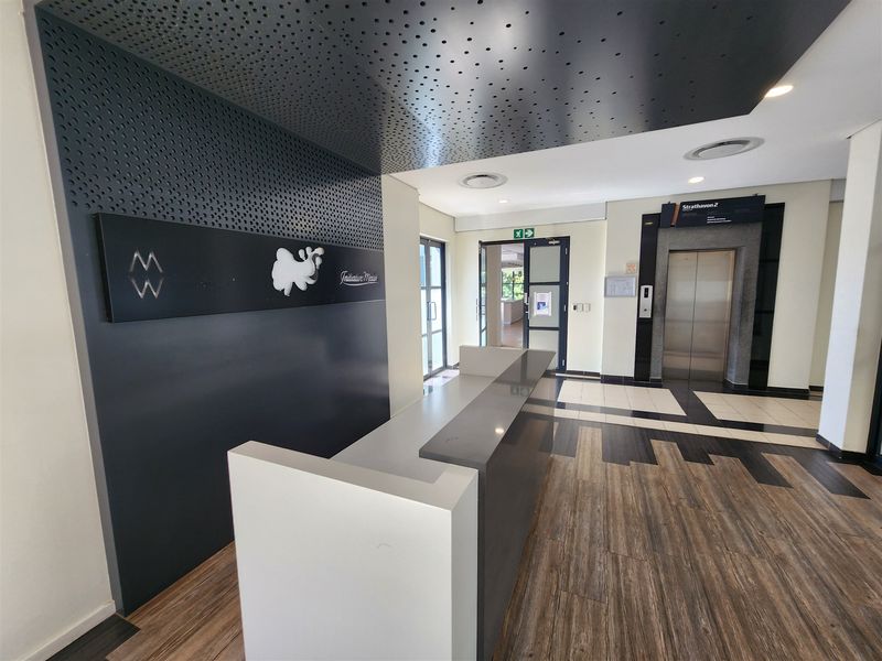 9250.76sqm Offices to let in Sandton - Photo 2