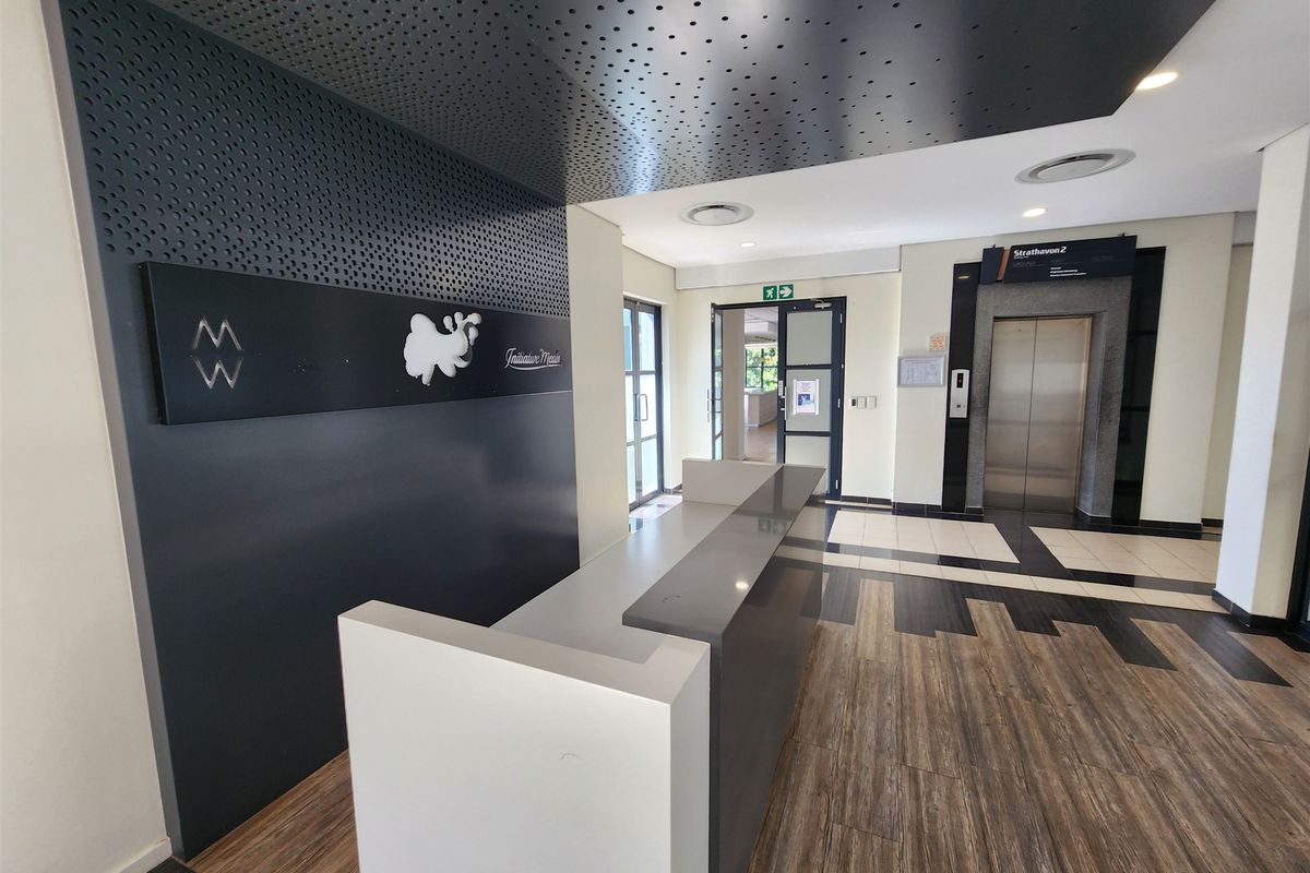 9250.76sqm Offices to let in Sandton - Photo 2