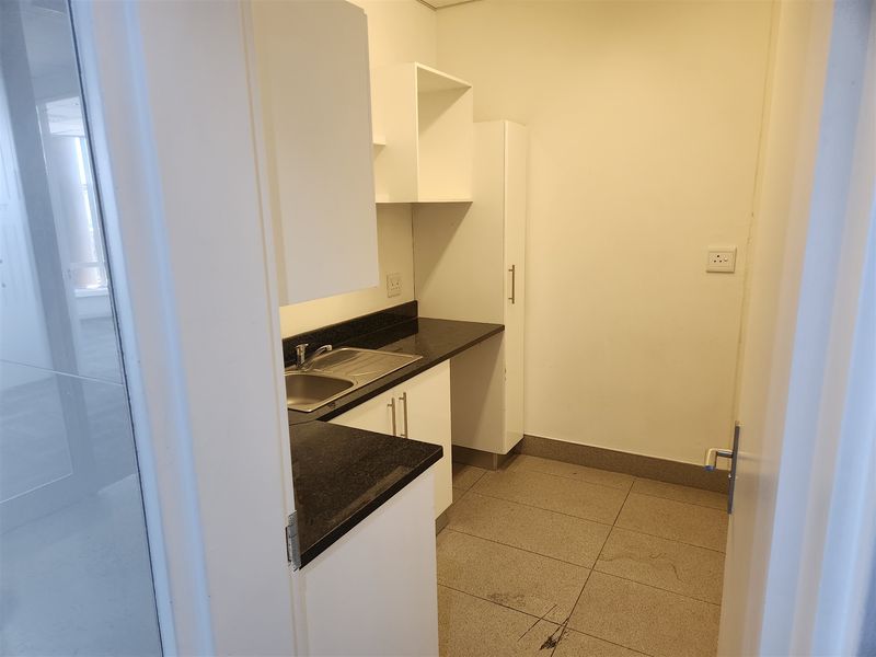 317,79 sqm Office space to let in Sandton - Photo 6