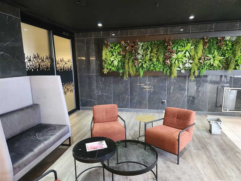 317,79 sqm Office space to let in Sandton - Photo 3