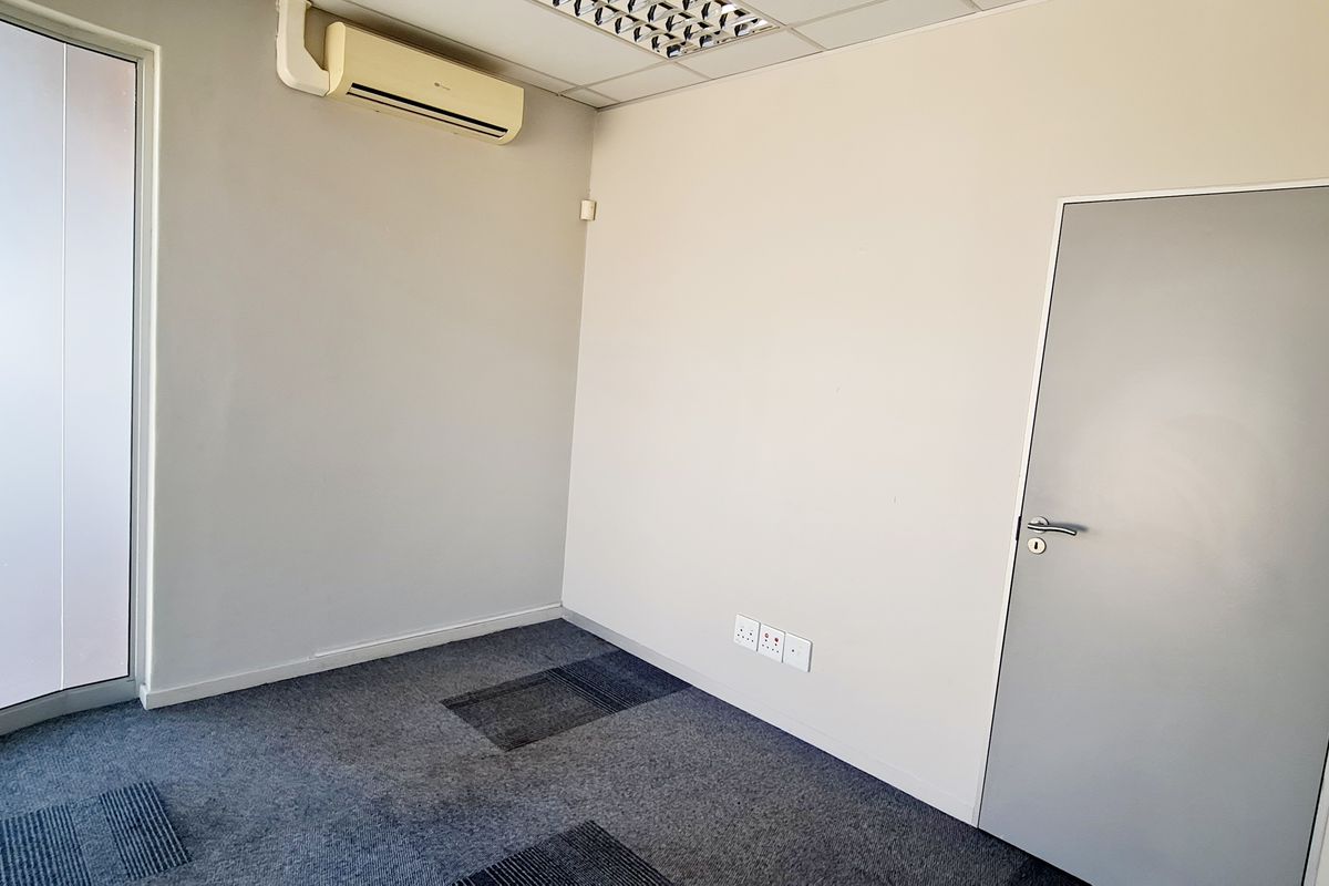 Modern office space to rent in CBD, Louis Trichardt - Photo 3