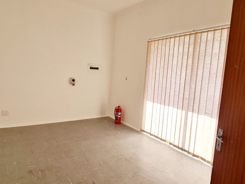 Spacious office to rent in CBD, Louis Trichardt - Photo 4