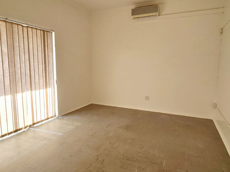 Spacious office to rent in CBD, Louis Trichardt - Photo 3