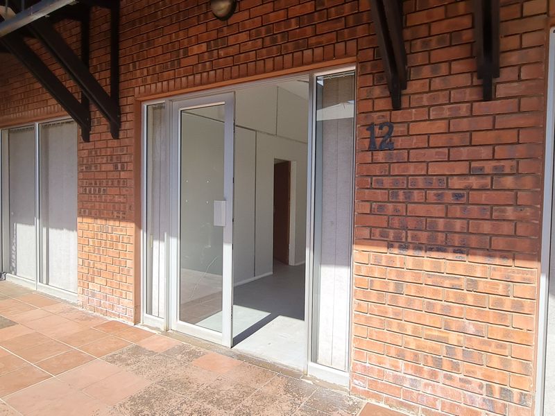 Spacious office to rent in CBD, Louis Trichardt - Photo 1