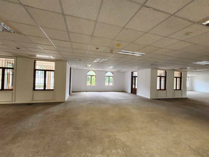 3730sqm Stand Alone Building to Let in Sandton - Photo 3