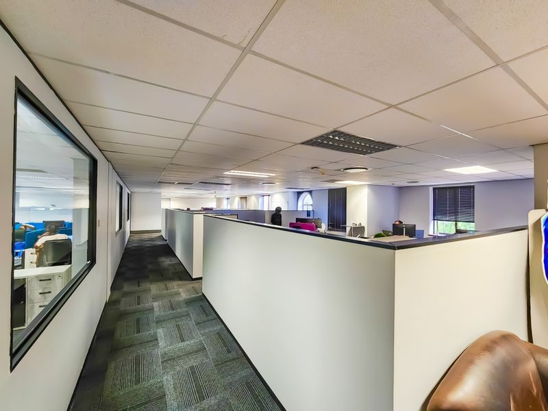 742m2 Open Plan Office to Let in The Pivot - Photo 8