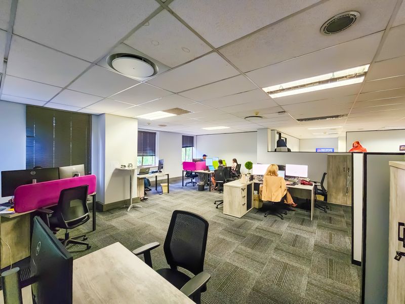 742m2 Open Plan Office to Let in The Pivot - Photo 10