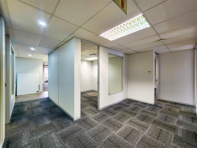 299m2 Fitted Office to Let in The Pivot - Photo 10