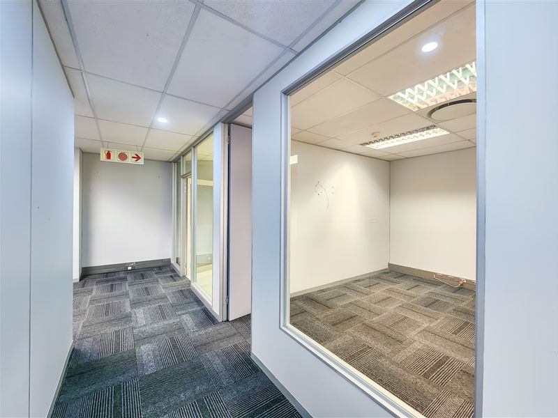 299m2 Fitted Office to Let in The Pivot - Photo 6