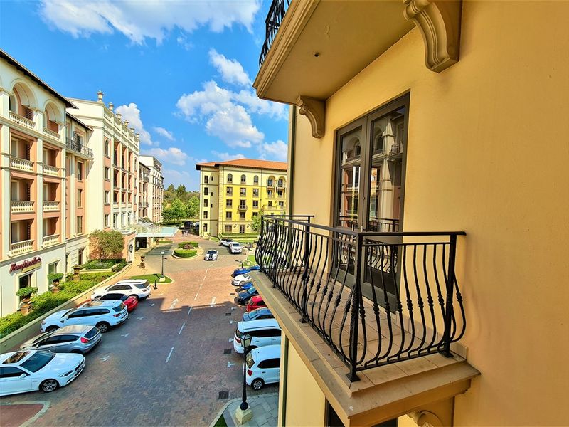 299m2 Fitted Office to Let in The Pivot - Photo 3