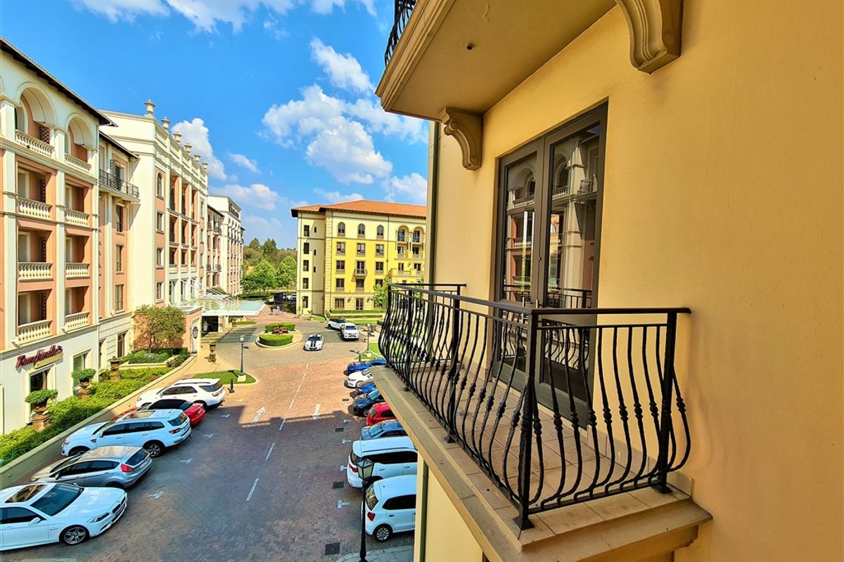 299m2 Fitted Office to Let in The Pivot - Photo 3