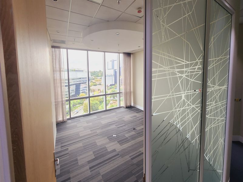 1420.78sqm Office space to let in Sandton - Photo 8