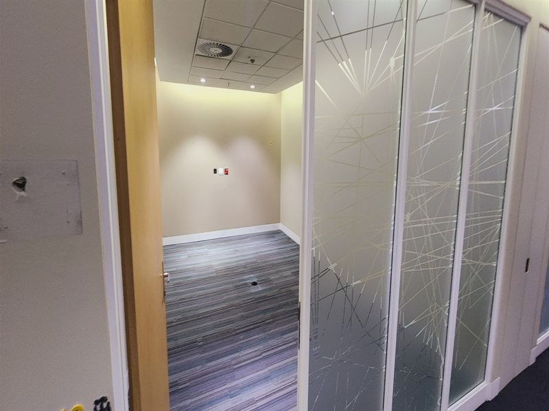 1420.78sqm Office space to let in Sandton - Photo 4