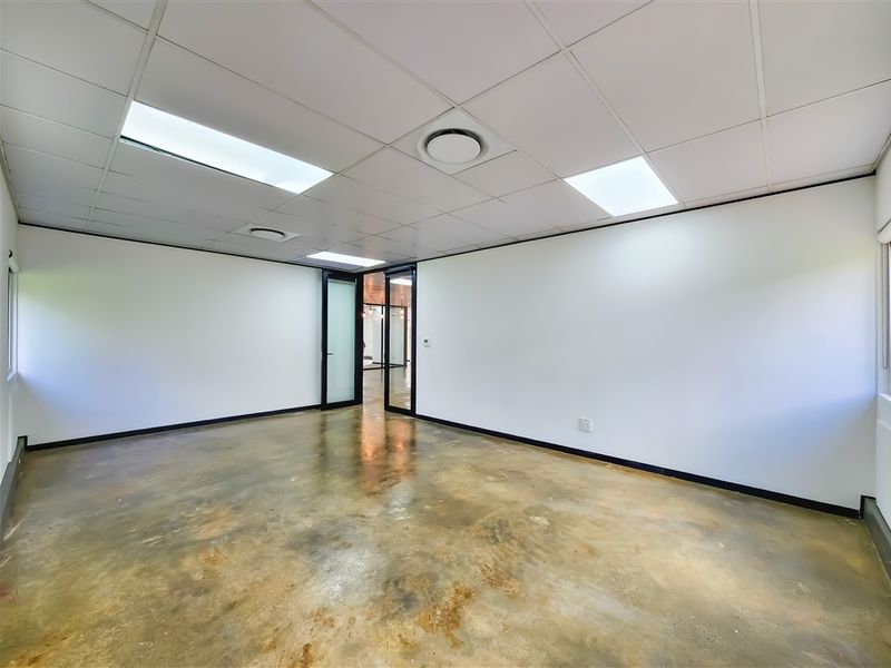 470m2 Office to Let in Clearwater Office Park - Photo 6