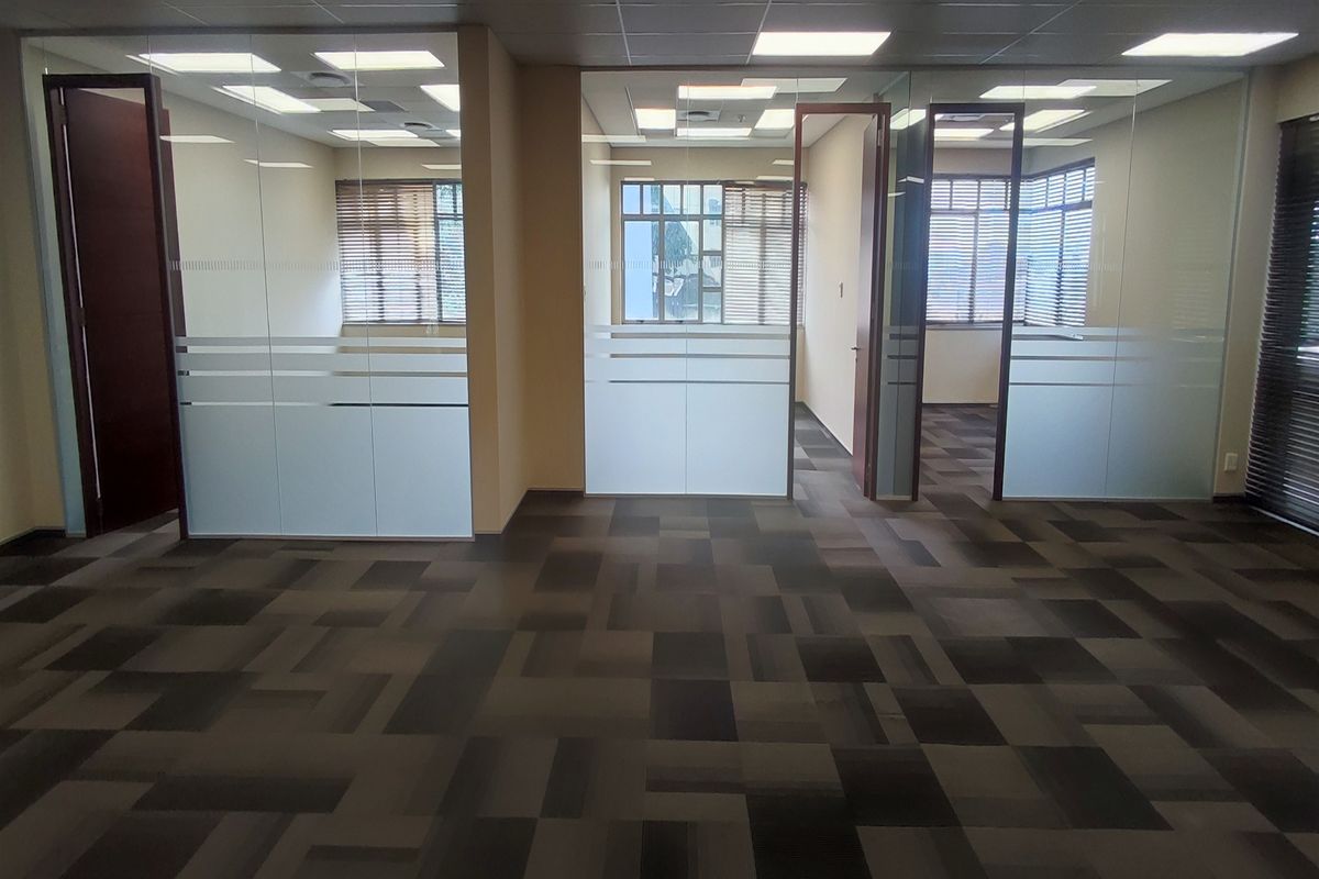 1013sqmOffices to let in Illovo - Photo 5