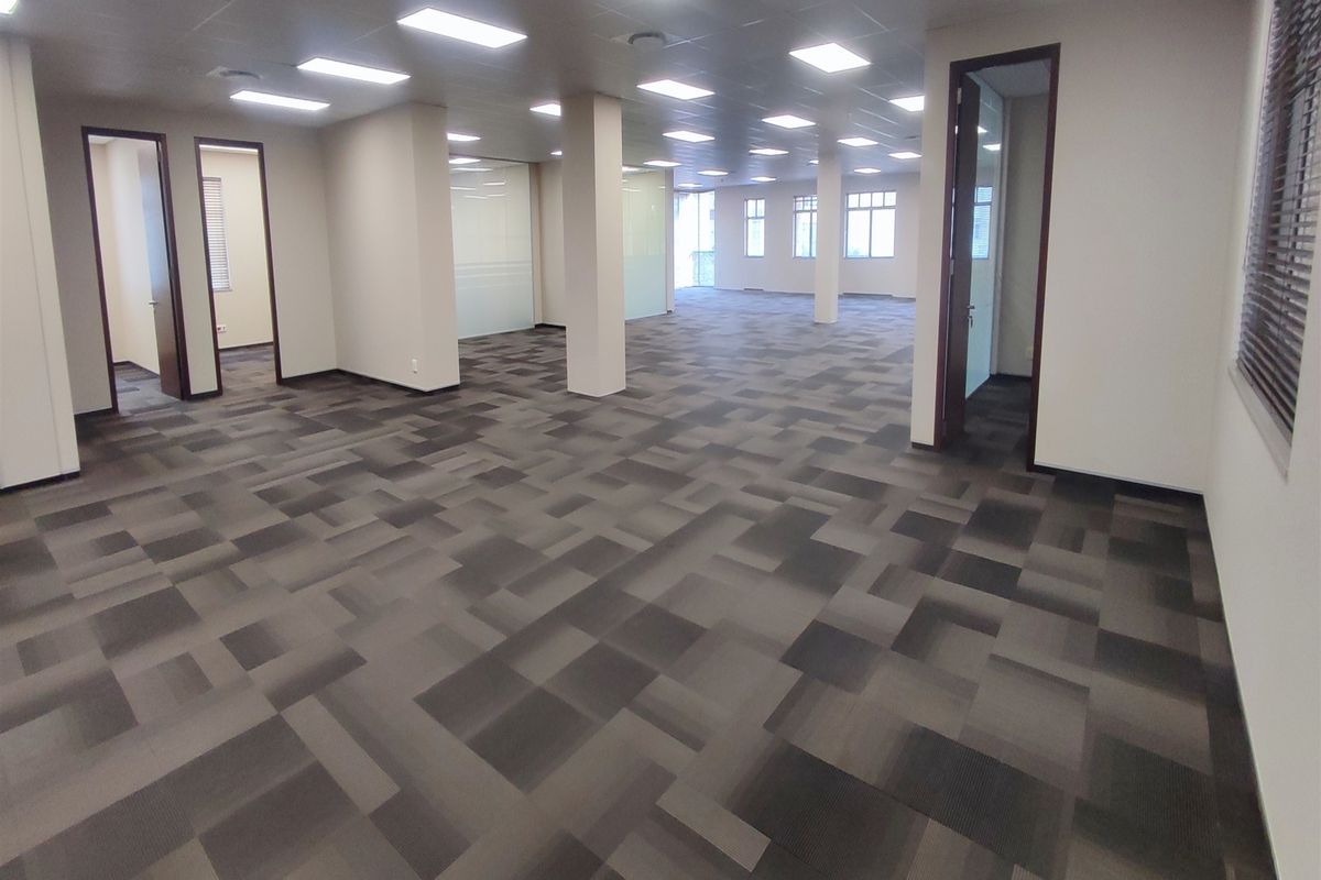 1013sqmOffices to let in Illovo - Photo 4