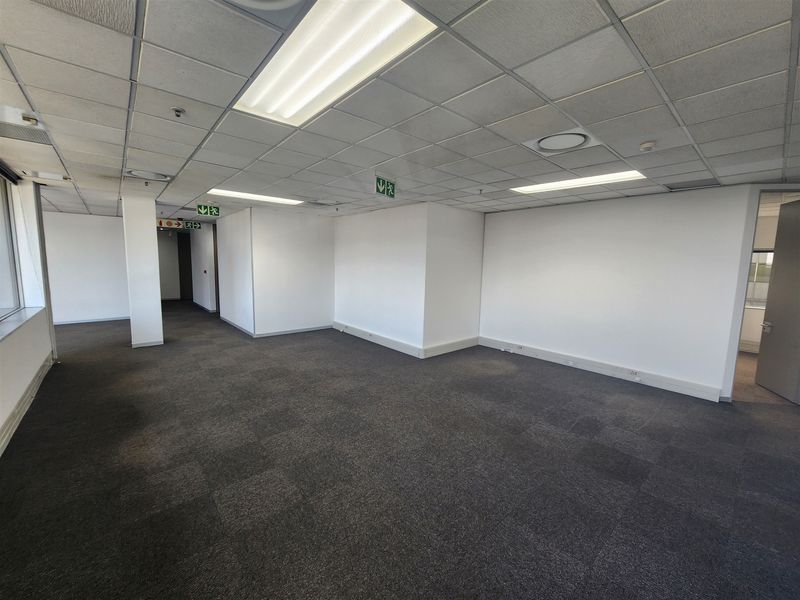 1061sqm Offices to let in Rosebank - Photo 8