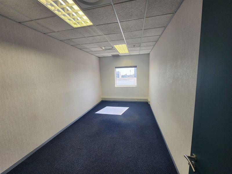 1061sqm Offices to let in Rosebank - Photo 5
