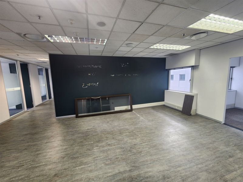 1061sqm Offices to let in Rosebank - Photo 2