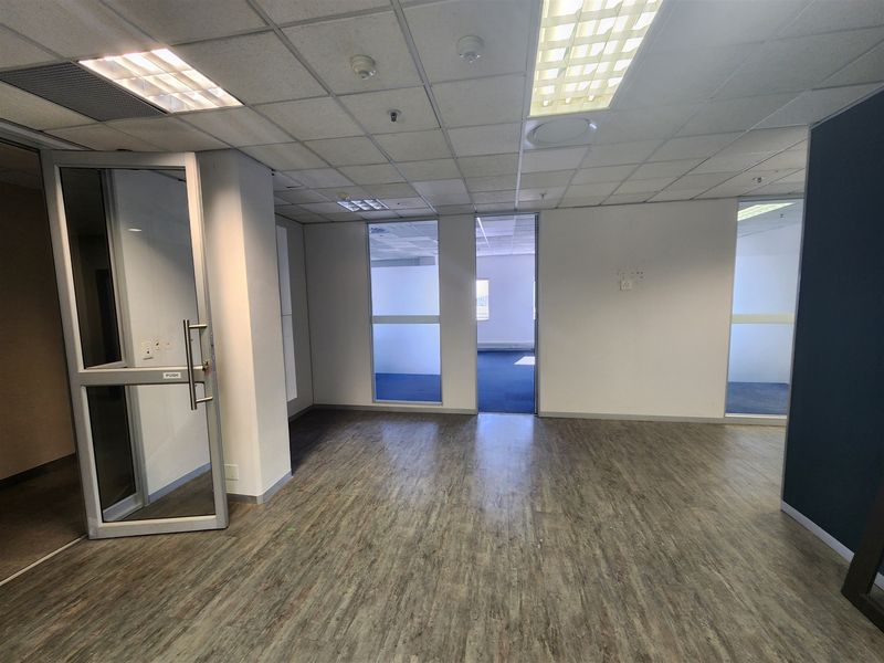 1061sqm Offices to let in Rosebank - Photo 3