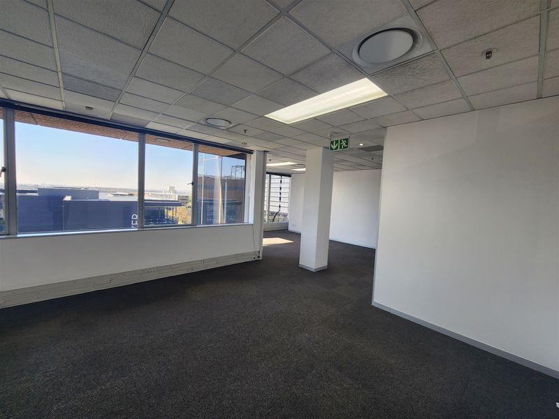 1061sqm Offices to let in Rosebank - Photo 9