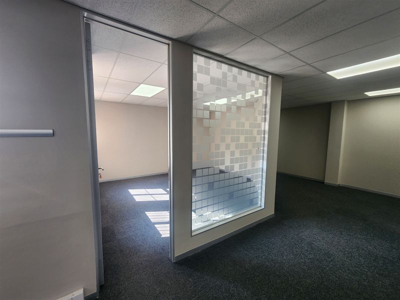 485sqm Offices to let in Sandown, Sandtown - Photo 2