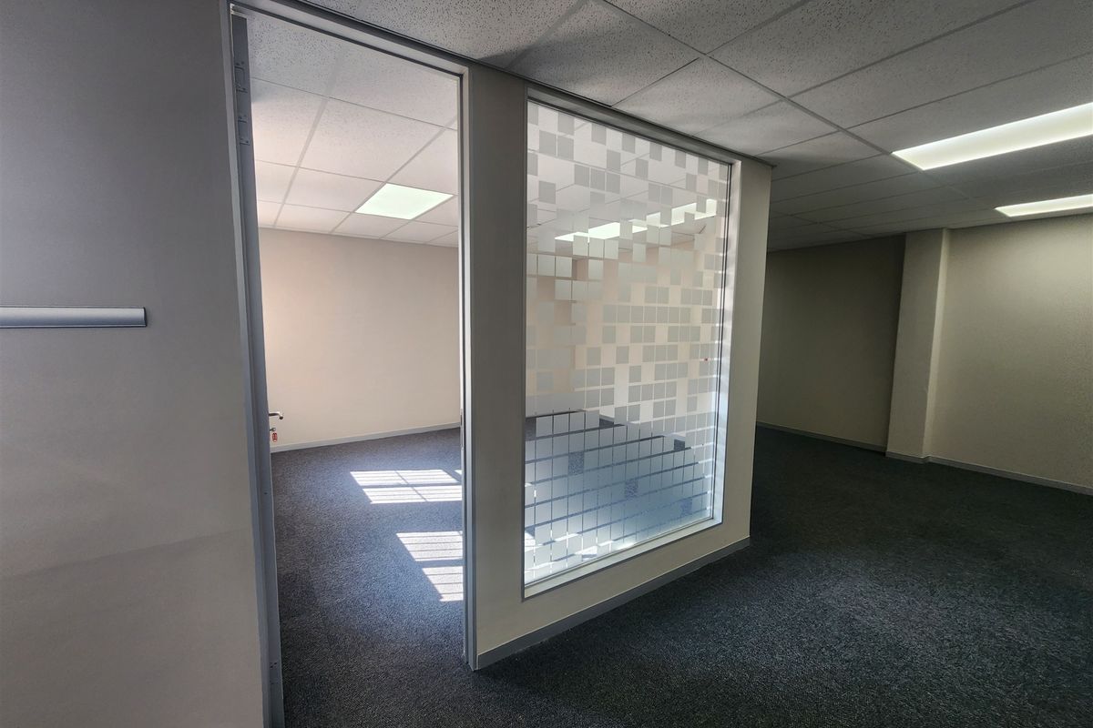 485sqm Offices to let in Sandown, Sandtown - Photo 2