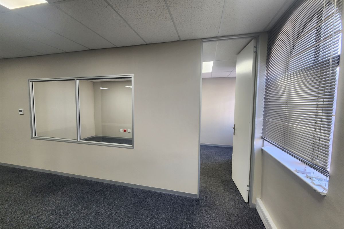 485sqm Offices to let in Sandown, Sandtown - Photo 4