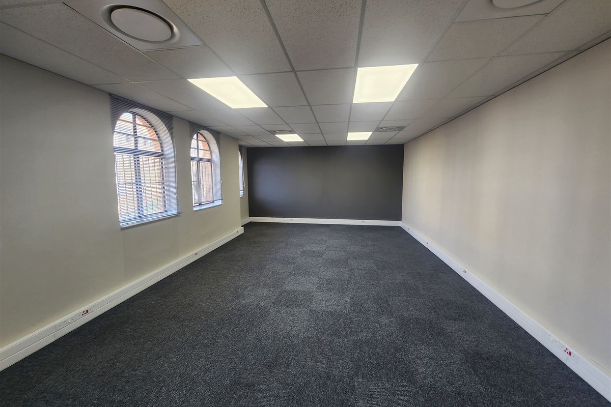 485sqm Offices to let in Sandown, Sandtown - Photo 5