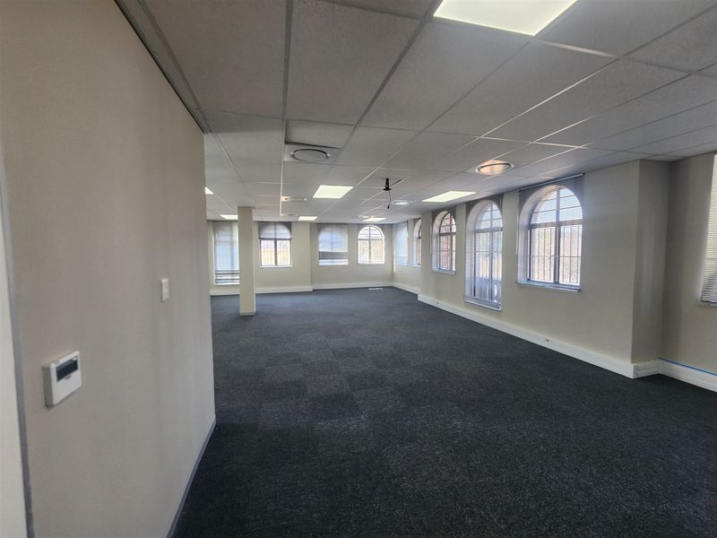 485sqm Offices to let in Sandown, Sandtown - Photo 6