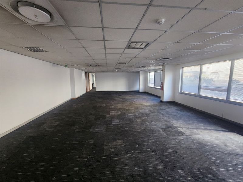 351,33sqm Offices to let in Sandown, Sandton - Photo 7