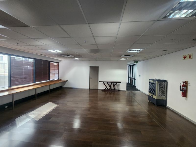 351,33sqm Offices to let in Sandown, Sandton - Photo 10