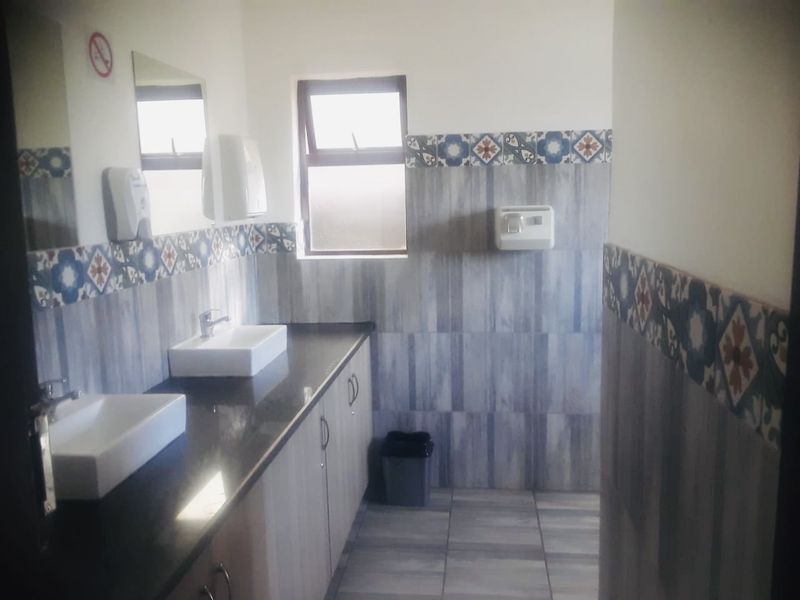 Well- established franchise for sale - prime Middelburg CBD Location. - Photo 6