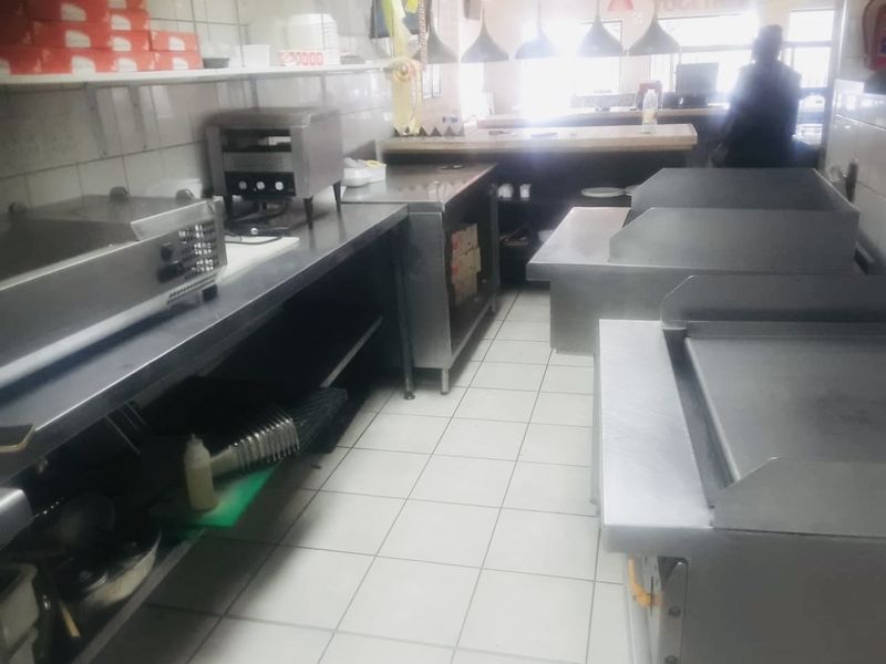 Well- established franchise for sale - prime Middelburg CBD Location. - Photo 2