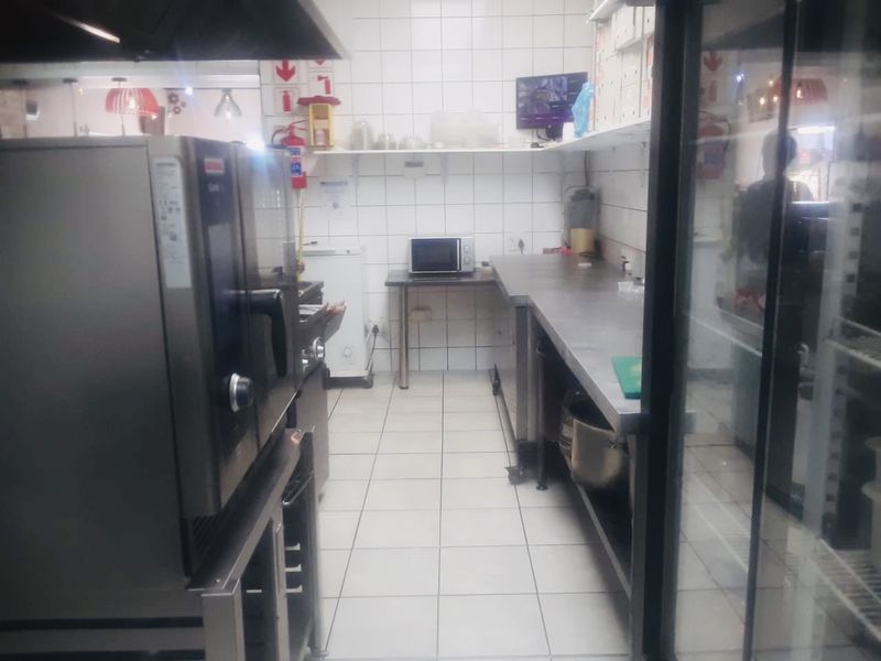 Well- established franchise for sale - prime Middelburg CBD Location. - Photo 3