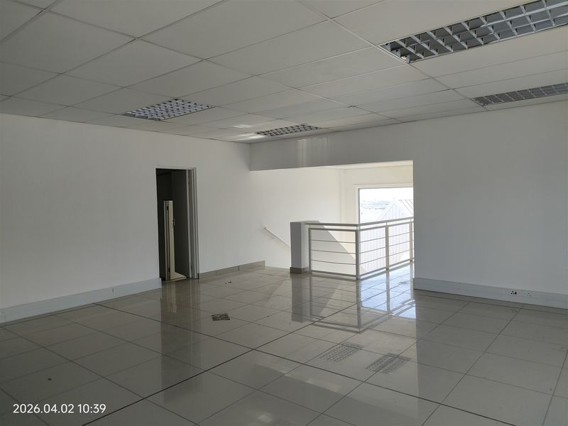 797m2  Warehouse  - TO LEASE - Photo 9