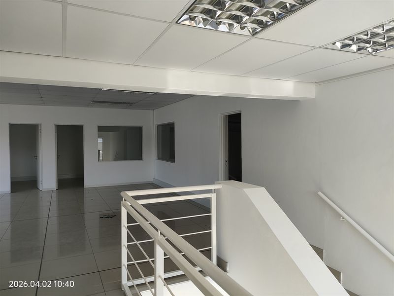 797m2  Warehouse  - TO LEASE - Photo 10