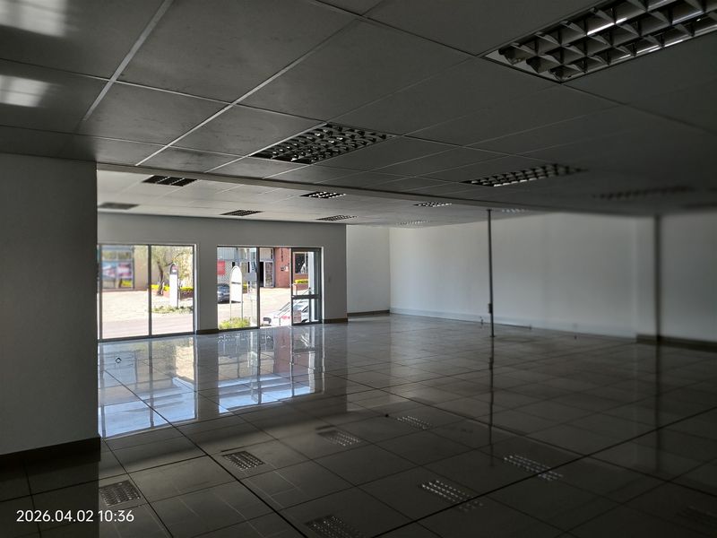 797m2  Warehouse  - TO LEASE - Photo 7