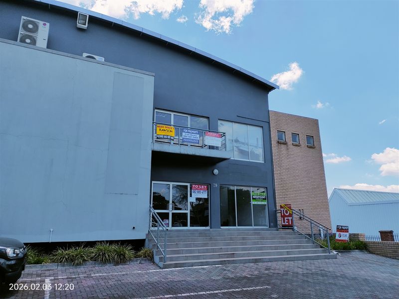 797m2  Warehouse  - TO LEASE - Photo 3
