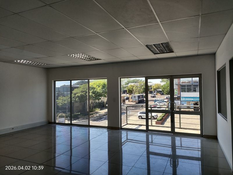 797m2  Warehouse  - TO LEASE - Photo 4