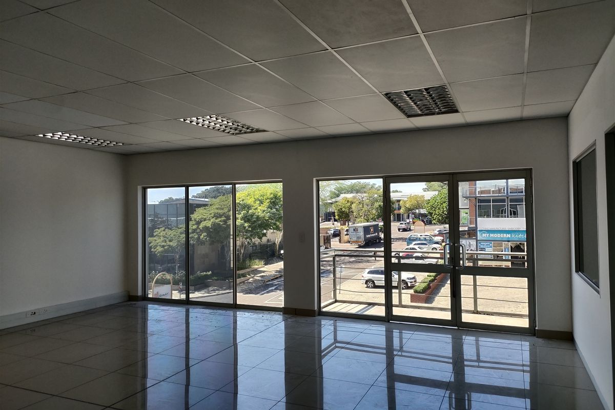 797m2  Warehouse  - TO LEASE - Photo 4